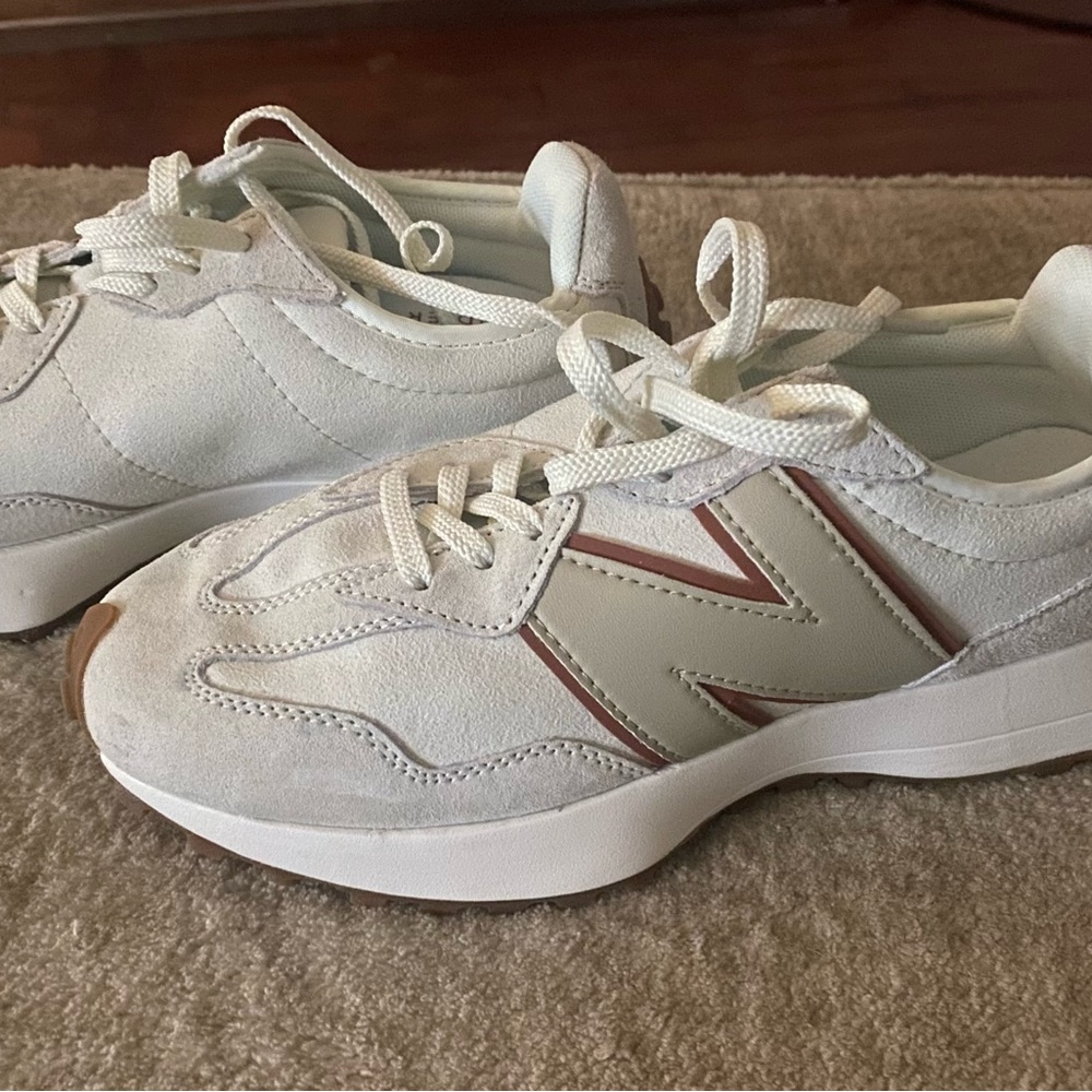 New Balance 327